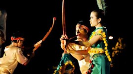 Une troupe artistique cambodgienne à tra vinh